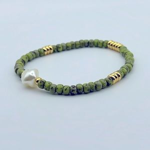 STRECHY CHARTREUSE PICASSO BRACELET